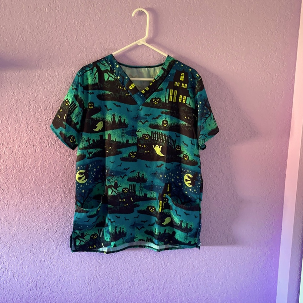 Halloween scrub top XL